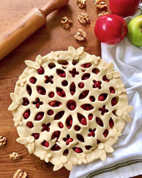 please-call-me-cordelia: Avonlea Recipes — Hetty King’s Cranberry PieIn the Road to Avonlea episode 