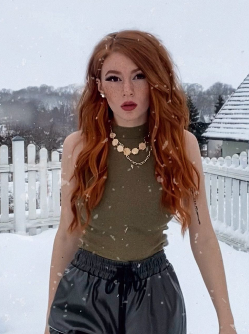 awesomeredhds:rissii_love this weather! ❄️ Who else has so much snow?#redhead #redheadgirl#redheadsd