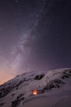 Vurtual:  The Milky Way Above Demmevass - Norway (By Espen Haagensen) 