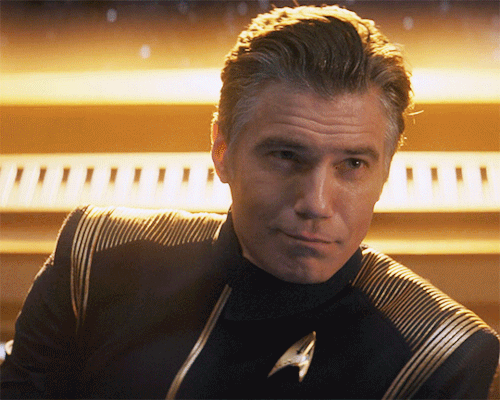 elen-aranel:  Christopher Pike + Warm light