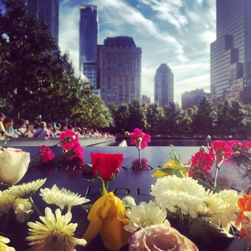 9/11 memorial. #neverforget #911 #nyc #love #flowers #inmemoriam #godblessamerica #ilovenyc #preciou