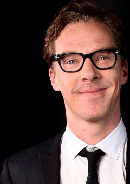 ben-locked: silentauroriamthereal: inevitably-johnlocked: sobeautifullyobsessed: sherlocked-24: Glas