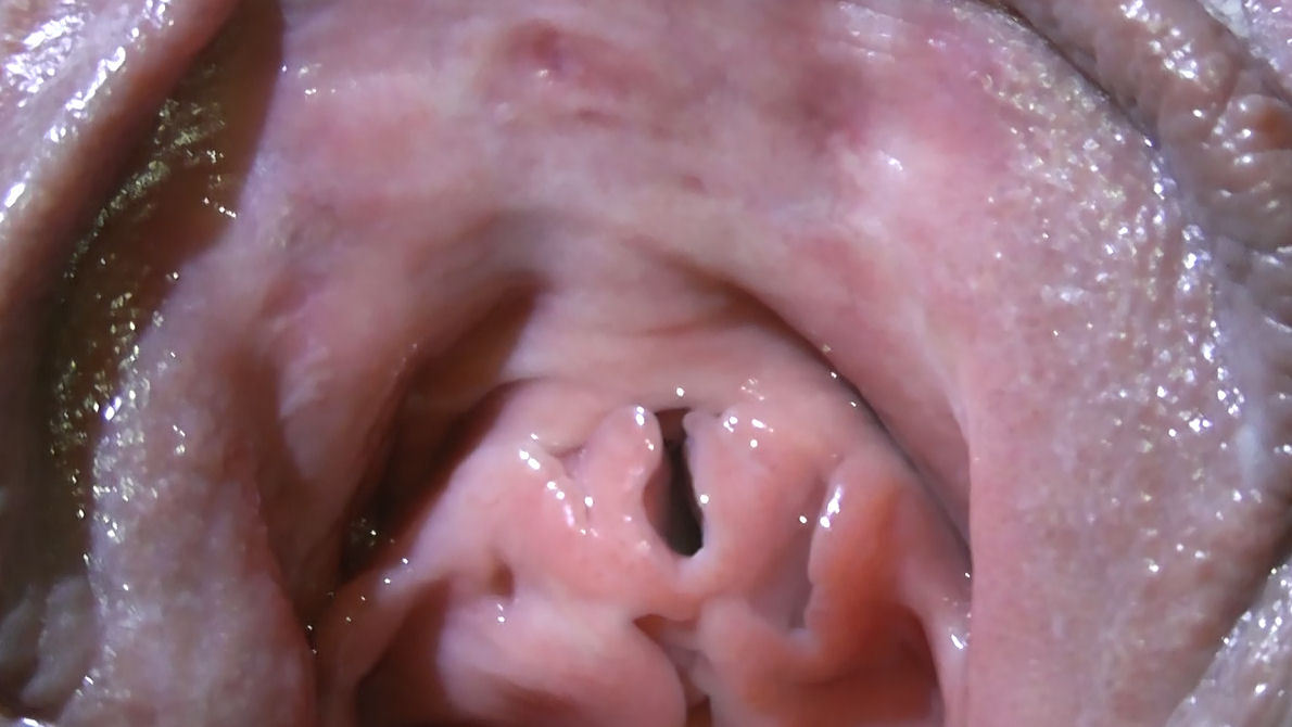 klrspussy:  Peeing while holding my labia open so you can clearly see my urethra