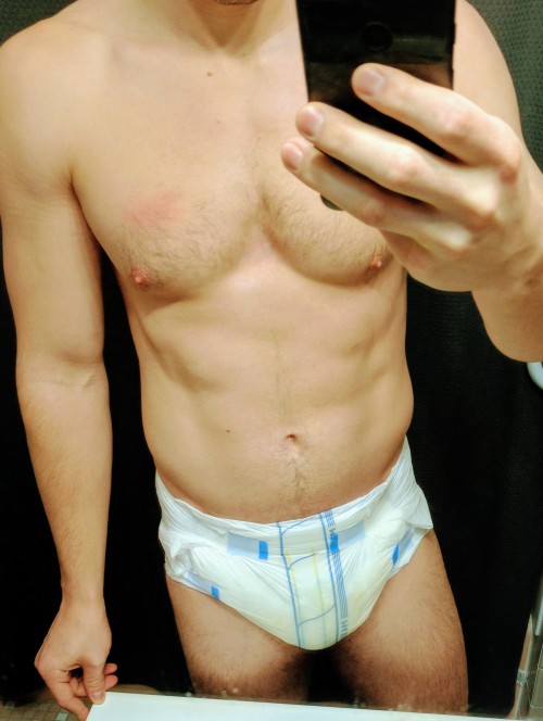 dlcameronz:Why I have to wear diapers to bed…