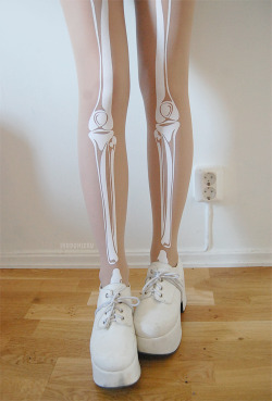 irodohieru:  Hurrrr these tights looked