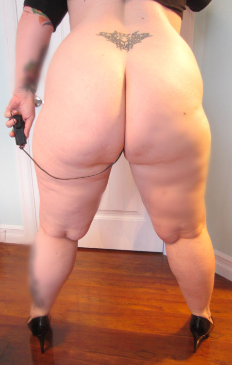 degradationofasubmissiveslut: another shot of me with my vibrating butt plug in my ass