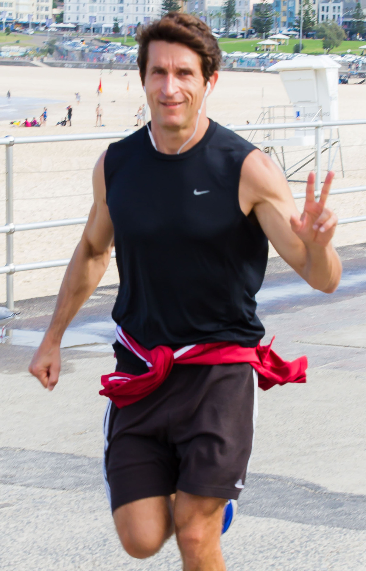 starringroles:  Jonathan Lapaglia candids 2
