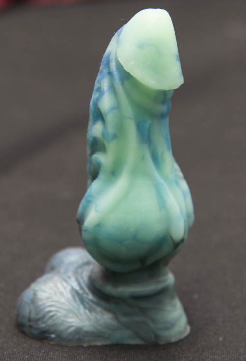 new small Hati from phoenixflame forge :D I’ve wanted an aurora-looking toy forever, but could just 