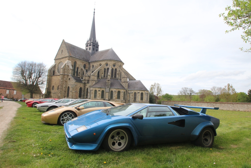 lamborghiniblog:  Church &amp; Lamborghini