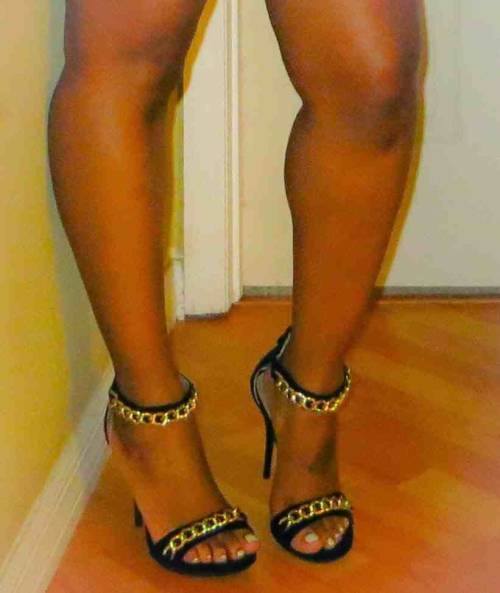 chocolatesamson:  THICK EBONY MODEL
