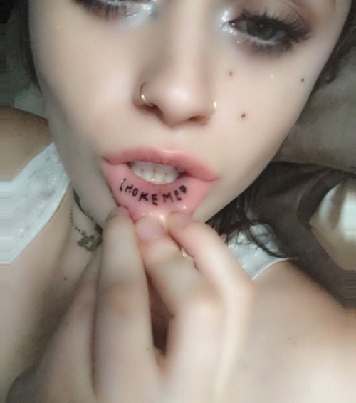 slicerb:  licitduuurty:  lilnympho:  :-))))  Just reading this from her mouth has me rock hard  This girl is another psycho American woman!!!! Trust and believe!