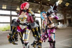 league-of-legends-sexy-girls:  Vi and Jinx