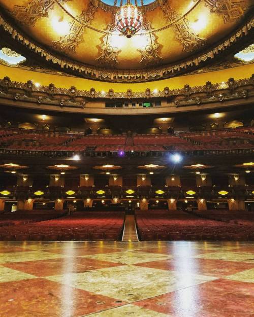 My artsy venue photo is better than your artsy venue photo. #oncetour #viewfromthestage #fabulousfox