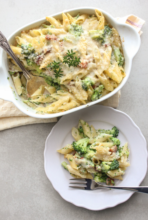 foodffs:CREAMY BROCCOLI BACON PASTA CASSEROLEReally nice recipes. Every hour.Show me what you cooked