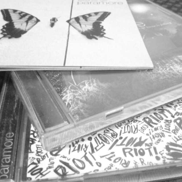 11thofsumm3r:  #nostalgic of this band’s old sounds. #BrandNewEyes #AllWeKnowIsFalling