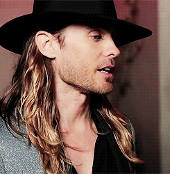 jesusleto:  slice me open with your jawline