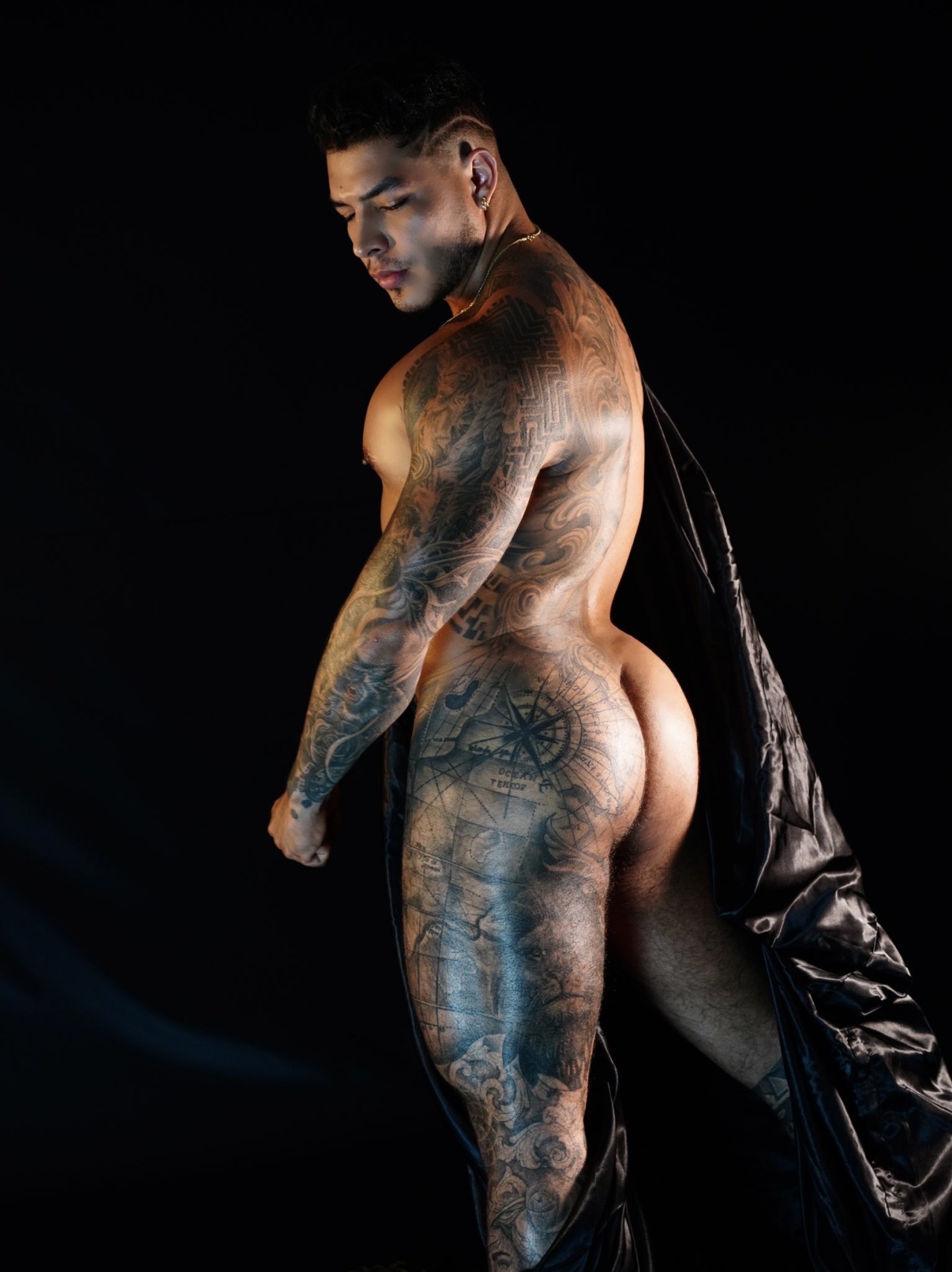 bobbyt65::AARON VEGA @aaronvega1994Follow adult photos