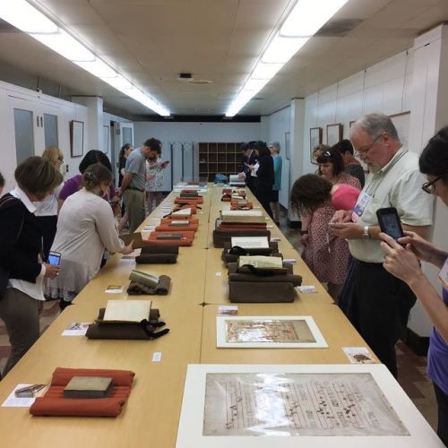 umspeccoll:Second annual instameet at @rbms17. So thrilled with the turnout. @uispeccoll went above 