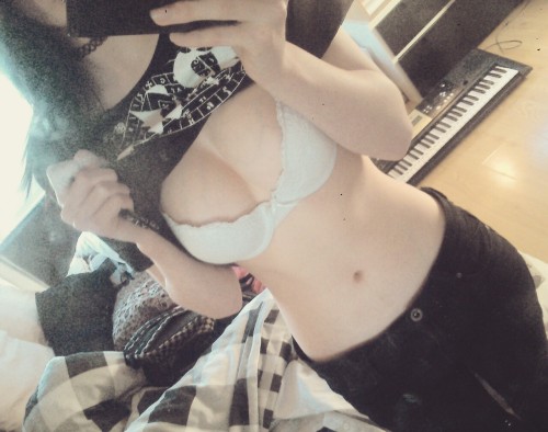 benbruceismyhoe:  So confident and content with my body lately it’s great 