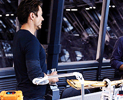 greenekangaroo:starksdorito:fuckyeahtonystark:Tony Stark + taking care of his teammates#not to menti