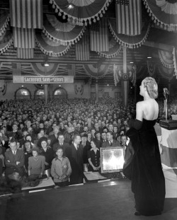 summers-in-sunnydale:Carole Lombard leads a packed house in singing “God Bless America” at the Cadle Tabernacle in Indianapolis on January 15th, 1942. It turned out to be the last full day of her life. 