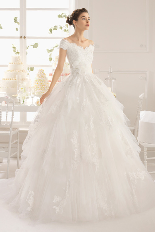 Off-the-shoulder 2015 V-neck Ball Gown Applique Wedding Dress 