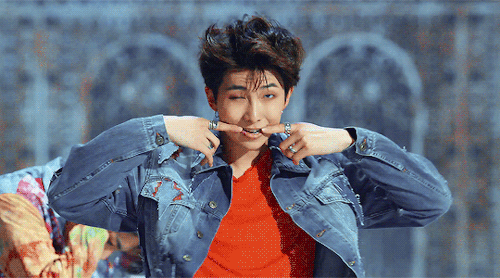 ksjknj: smile, say ‘I love you’