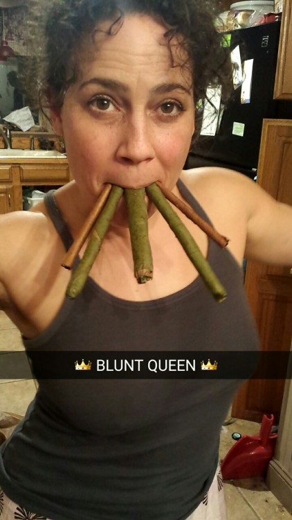 BLUNT PARTYYY part oneMy partner and I had a blunt party last night with my mom, two brothers, spiri