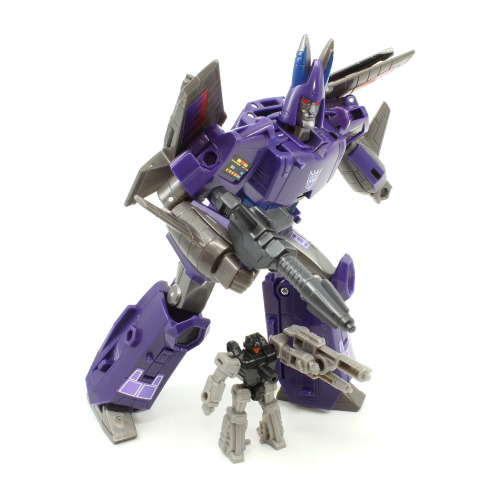 Generations Selects Cyclonus &amp; Nightstick (Legacy)Hasbro heard we wanted more Armada toys but th