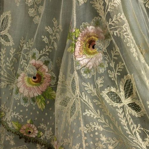 Detail floral embroidery 