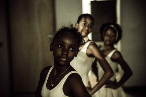 superselected:How Ballet Helps Empower Young Girls in One of Brazil’s Poorest Neighborhoods.