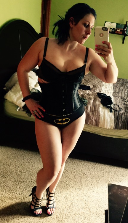 blackheartmama:  Sexy bat girl… What do you think?