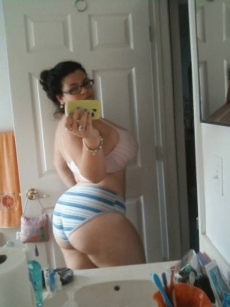 dharley46:  mexpwr: thigh-rubbers: Damn she look so fuckin good! Dayummm Fuck yeah!!!