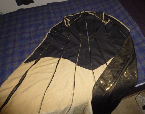 fuckyeahjupiterascending:vinceaddams:@naxiu5‘s Balem robe is coming along so well! I still have the 