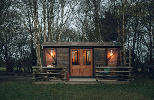 scoutingthetrooper:rail carriage converted into cabin