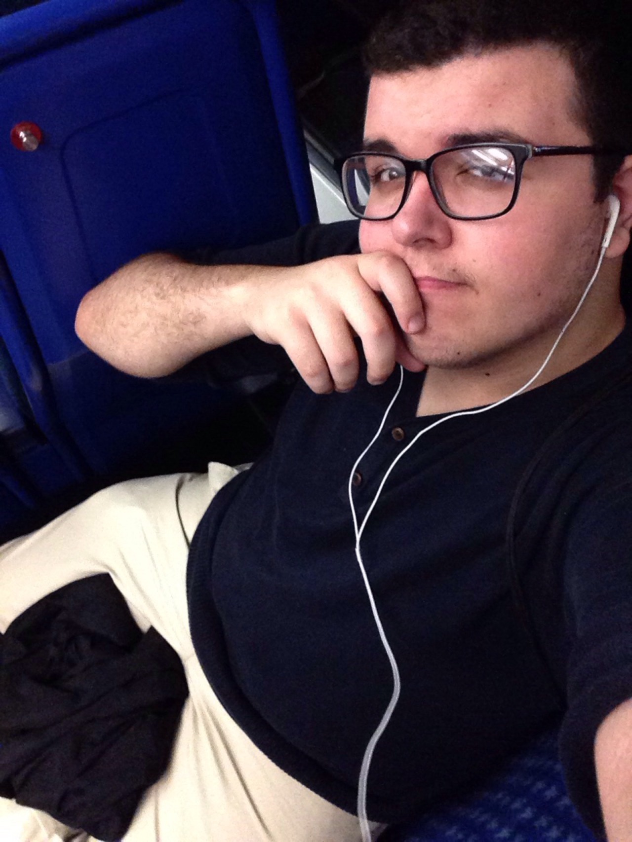 bearhugsyo:  One the train back from a date with a cutie Irish nursing student, it
