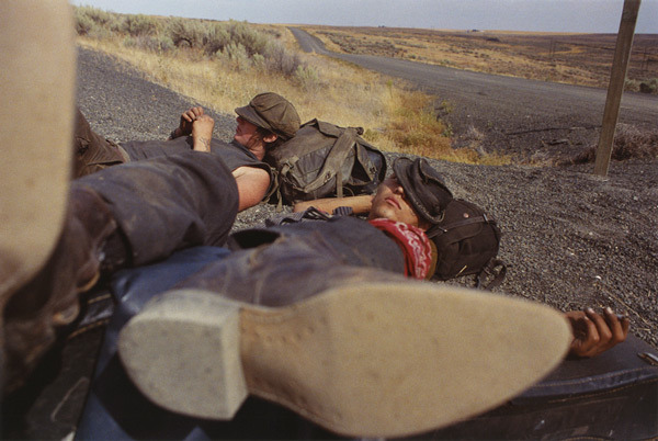 devidsketchbook:  Extraordinary photos of young hitchhikers and freight train hoppers