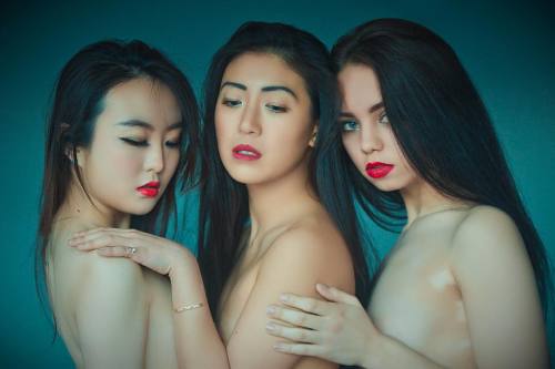 “U and I could fly away, fly away” #asian #chinese #lithuanian #sirens #forguysmag #elix