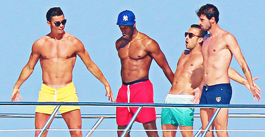 siempreconcristiano: Private lessons on how to celebrate “Ronaldo-Style” | Saint-Tropez,