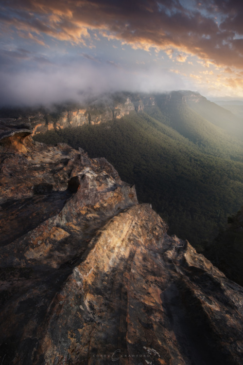 Slip n Slide straight into the valley. Such a stunning viewpoint of an iconic lookout located around