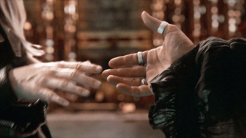 hook-and-hope: What are you doing? What are you doing? —Killian Jones, Once Upon a Time, &ld