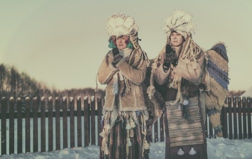 lamus-dworski:Kolędnicy (Carolers) by A3 Theatre, Poland.“How many wanderers you have met? Rov