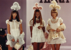 phreshouttarunway:  Christy Turlington, Naomi Campbell &amp; Linda Evangelista for Anna Sui S/S 1994  