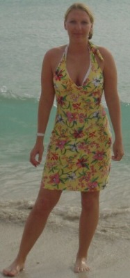 #hotmoms #exposed #nakedview #undressed