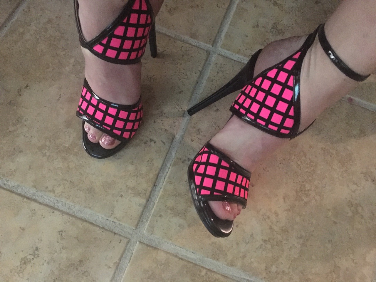 New shoes just came in  I’m so loving these Heel is so high forces me to take very