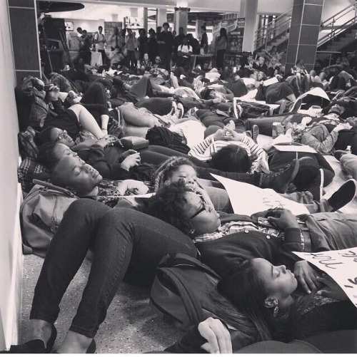 christel-thoughts:  fan-freakin-tastic:  smilesareuniversal:  bighairconnoisseur:  Students at the University of Alabama protesting. We got your back Ferguson. We got your back NYC.  be strong in the Ferg, Bama. We see you.  I’m proud  lord, i know