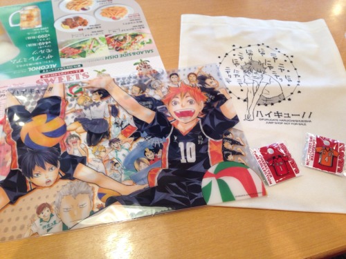 tatsu-to-mamo-no-atm:  So when I wasn’t on Tumblr the last month and a half, I was…um. Yeah.  Throwing my money at a certain volleyball series. The complete Karasuno team was at hand in the Jump Shop in Tokyo Dome City. And I started collecting