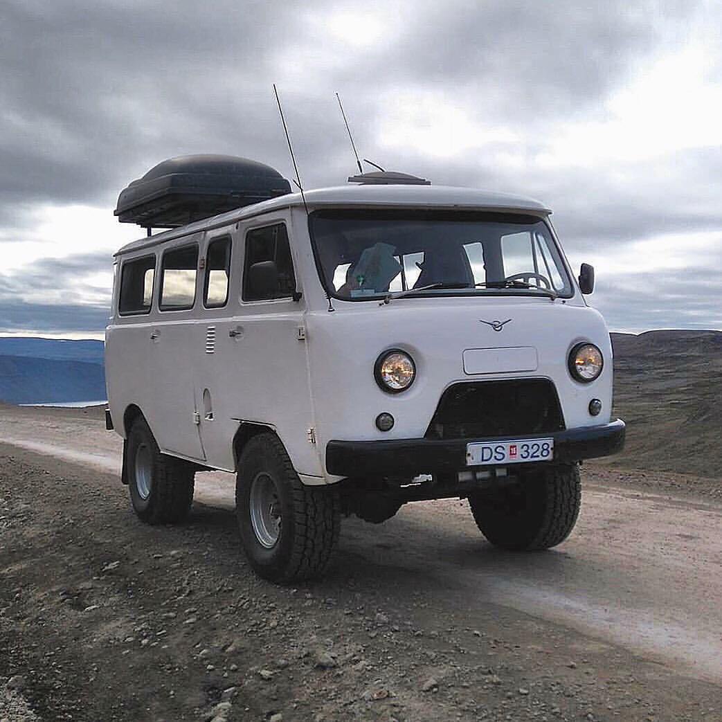 theoverlandblog:
“A sneak peak into Icelandic Vanlife 📸: @icelandcarculture #adventuremobile #provenoverland #campvibes #provenmag #vanlife
”