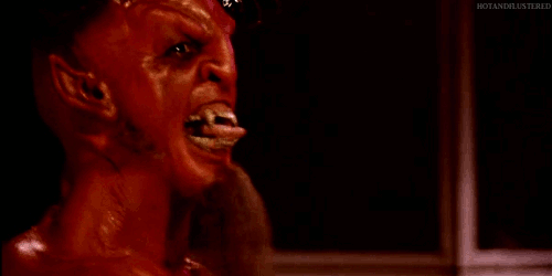 frikadasrandom:  Y aquí tenemos al Demonio Dave Grohl dando caña.