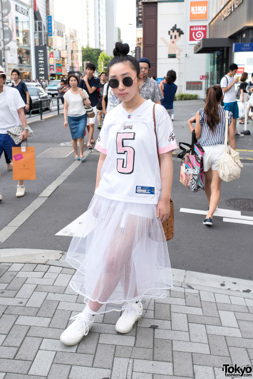 14-year-old Japanese junior high school student Monroe (Twitter, Instagram) on the street in Harajuk